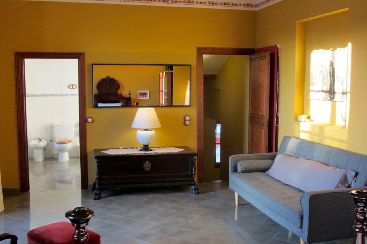 Cas Canonge Con Jardín Y Piscina