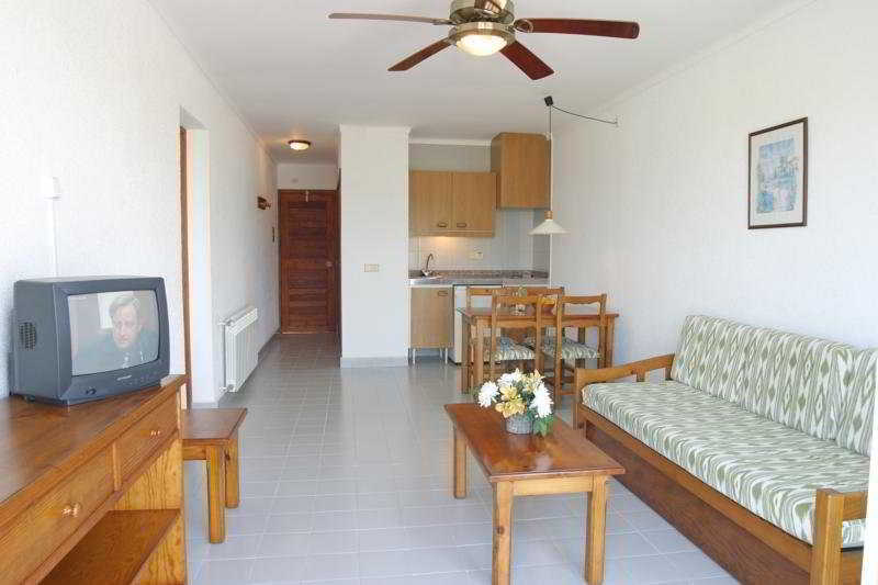 Flipflop Cala Mandia Hotel 3*