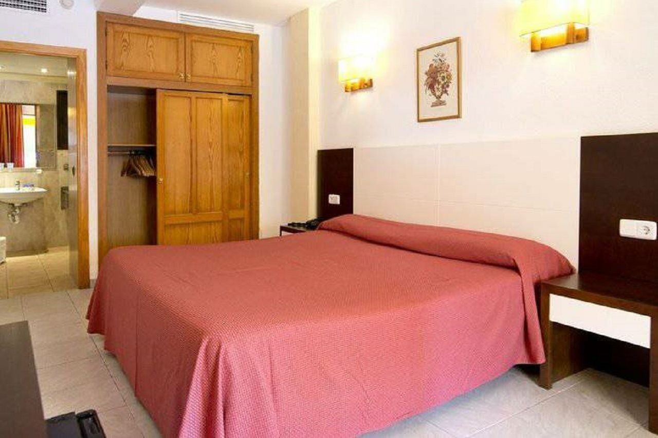 Amoros Hotel