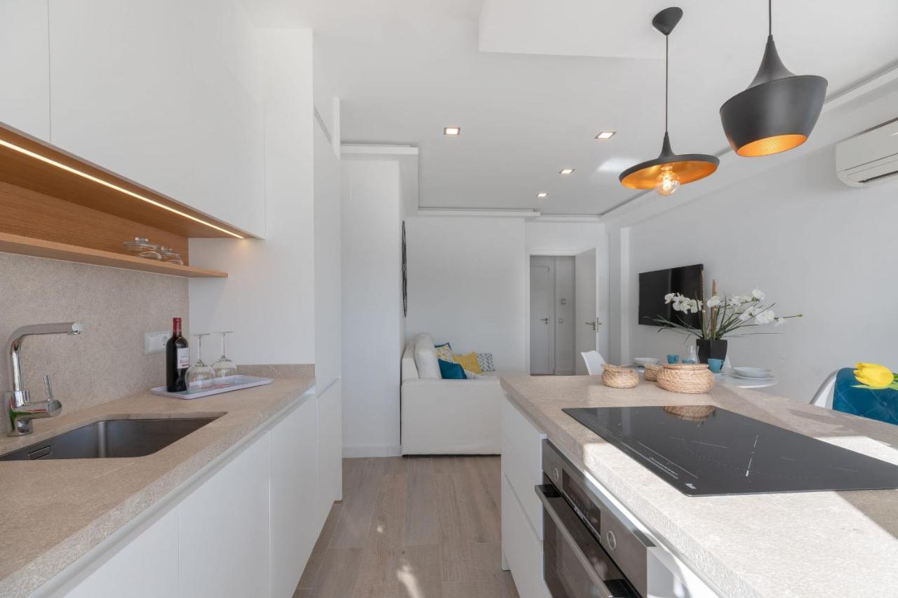 Yupihome First Line Apartment