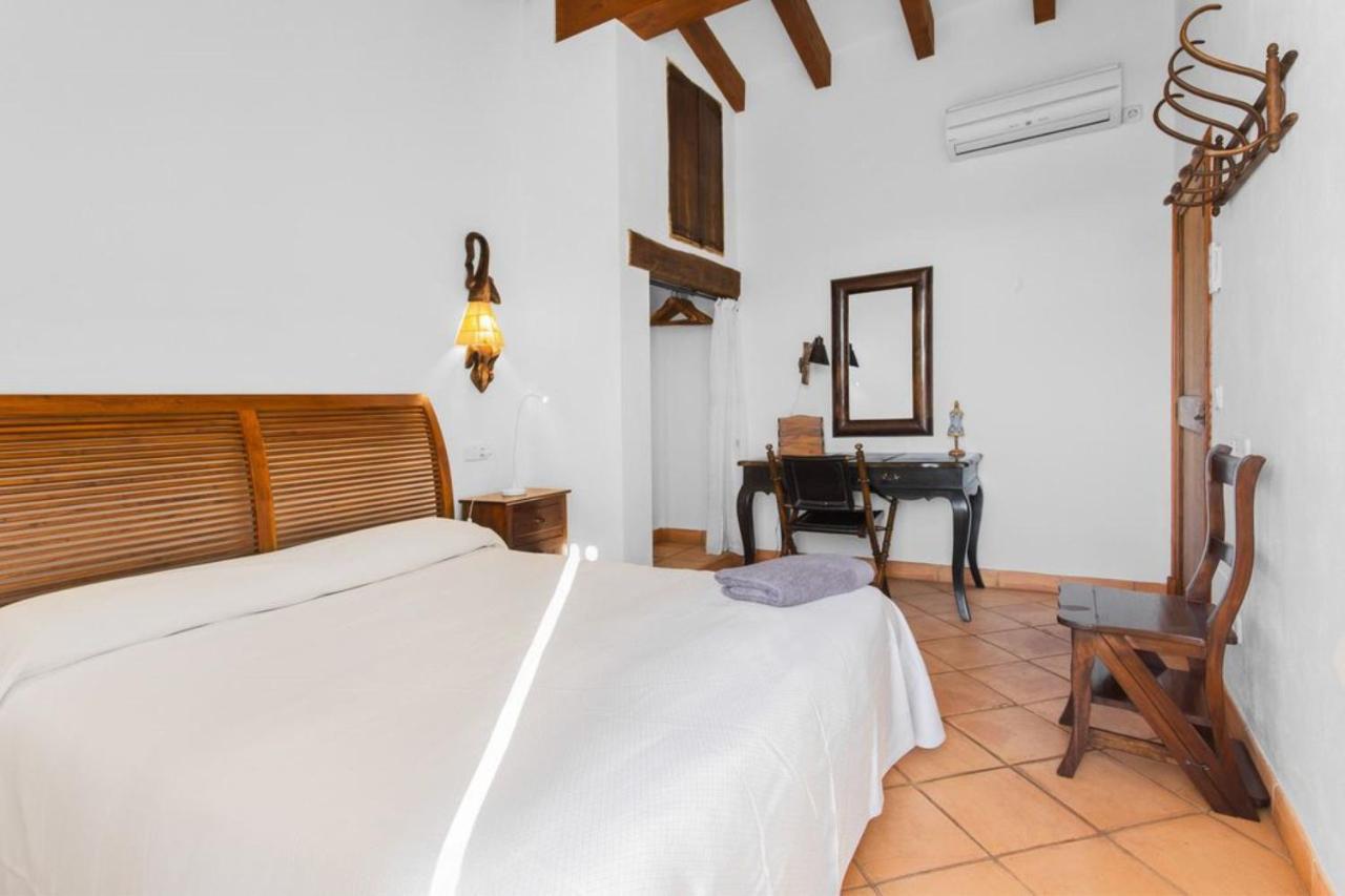 Es Tarongers Villa *