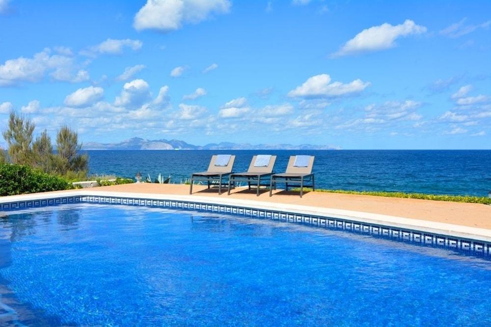 Luxurious Sea Front In Mallorca