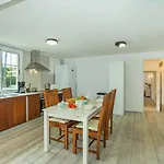 Villa Ca\'n Ros