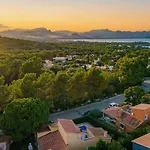 Villa Teix de Bonaire para 10, jardines y vista mar
