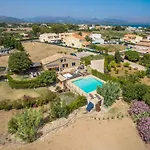 Villa Barcares Petit, piscina, jardines junto a playa en Alcudia