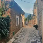 Town House Cas Decu