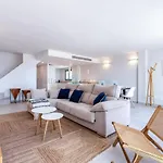 M4R 1 Villa Laura Front Line Beach House