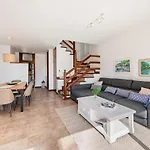 Charming Semi-Detached Holiday Home By The Sea II
