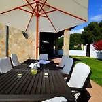 Bonito Chalet Con Piscina Cerca Del Mar