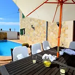 Bonito Chalet Con Piscina Cerca Del Mar