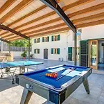 Perfect Location! A Country Villa By Renthousing