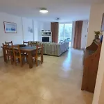Beautiful Apartment With Sea View And Great Pool