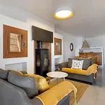 La Gola Apartment, First-Line Beachfront, Newly Refurbished