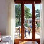 Villa con jardin cerca de la playa