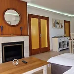 Villa con jardin cerca de la playa