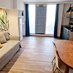 Y Hostel - Albergue Juvenil