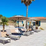 C\'An Gomez - Pool - 8P