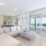 Port Nou - Villa With Private Pool In Cala Bona