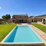Lavish Villa With Private Swimming Pool