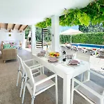 Owl Booking Villa Bocoris - 15 Min Walk To The Beach