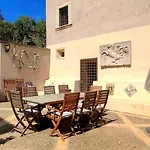 Casa ciclista con piscina, sauna y jacuzzi