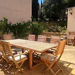 Casa ciclista con piscina, sauna y jacuzzi