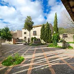 Casa ciclista con piscina, sauna y jacuzzi