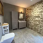 Casa ciclista con piscina, sauna y jacuzzi