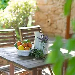 Villa Els Olivers / Olivers Petits