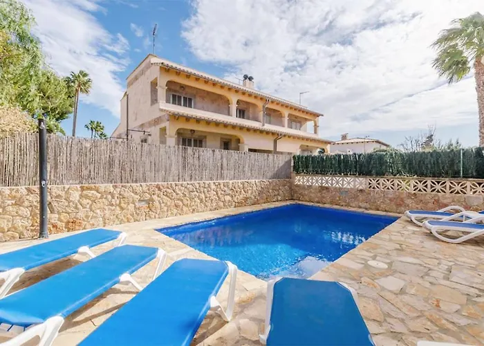 Benestar Pool And Beach In Platja De Muro