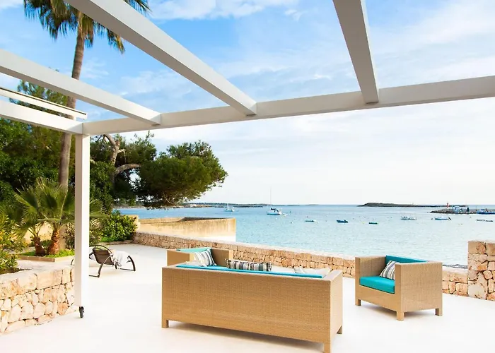 Es turó, luxury beachfront apartment in Colonia San Jordi