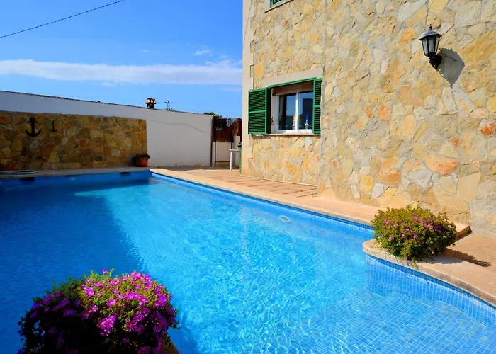 Bonito Chalet Con Piscina Cerca Del Mar