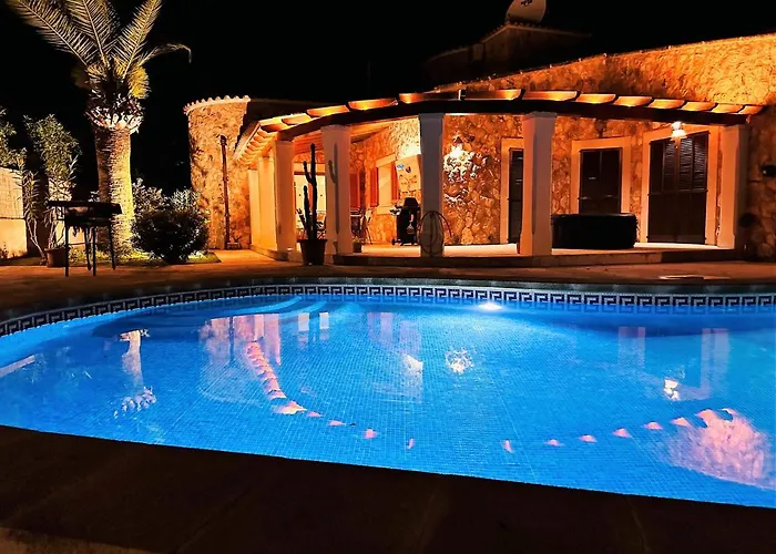 Villa Sanchez In Strandnaehe Mit Pool, Jacuzzi, Klima, Wifi, Gas Bbq