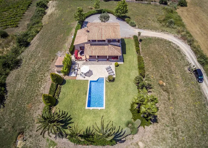 Villa Guillona By Sealand Villas