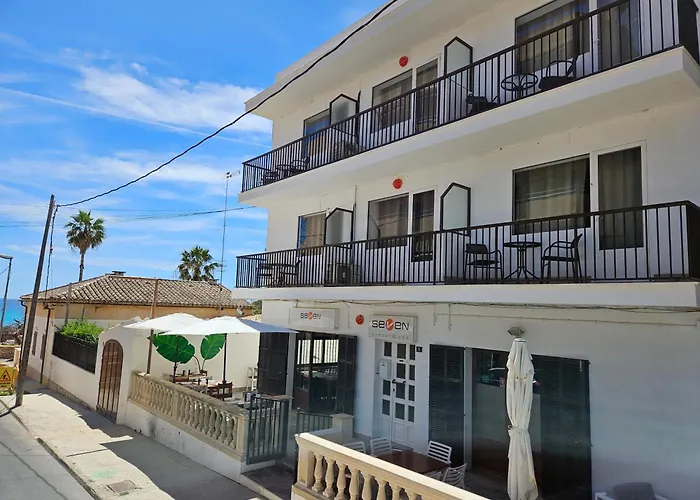 Seven Hostal