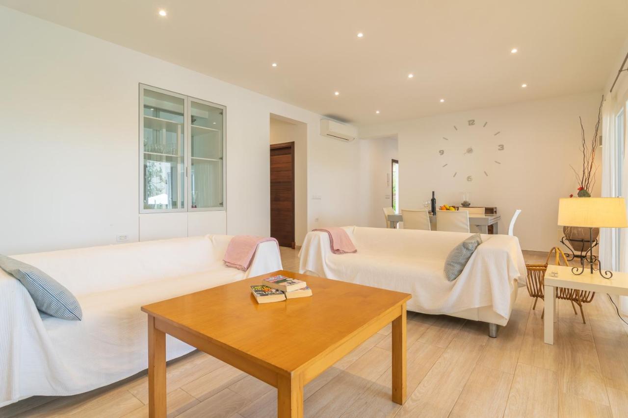 Cala Llonga Villa *