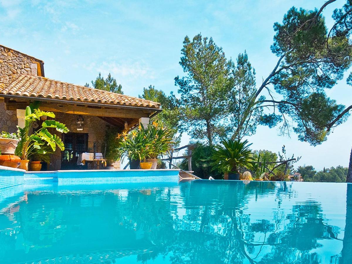 Son Duri, Pool And Views