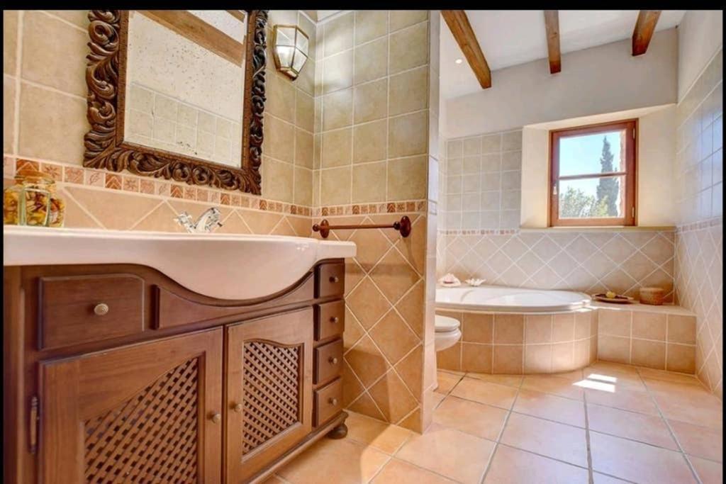 Ecovilla Jeanine Inca With Pool Tennis 10000m2 Inca (Mallorca)
