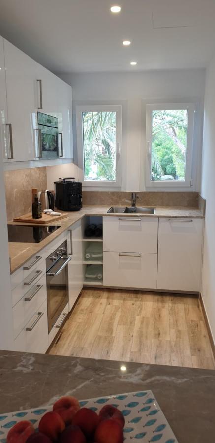 Marina Calador Harbourview: Seaside Oasis With Pool And Garden