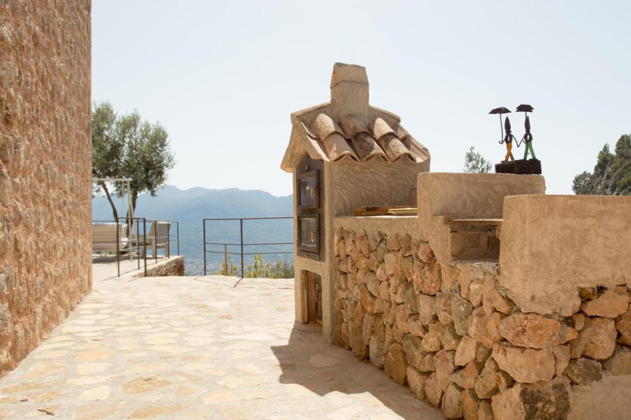 Estaras Villa *