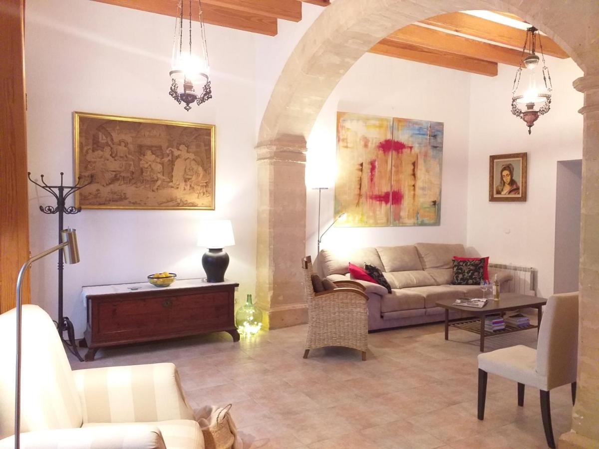 Casa Del Artista-can Roca *