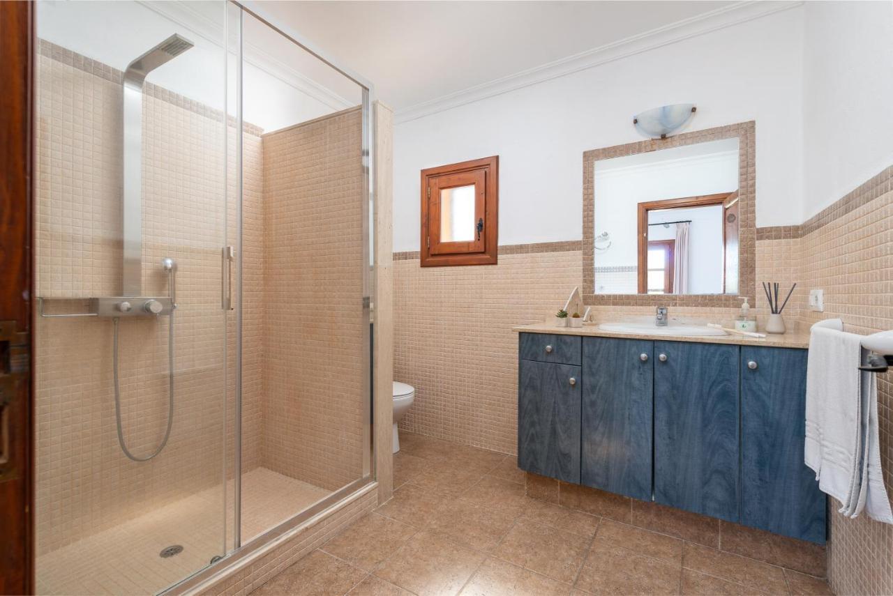 Sea Views Villa, Pou D'ambroitx, With Pool And Garden In Villa