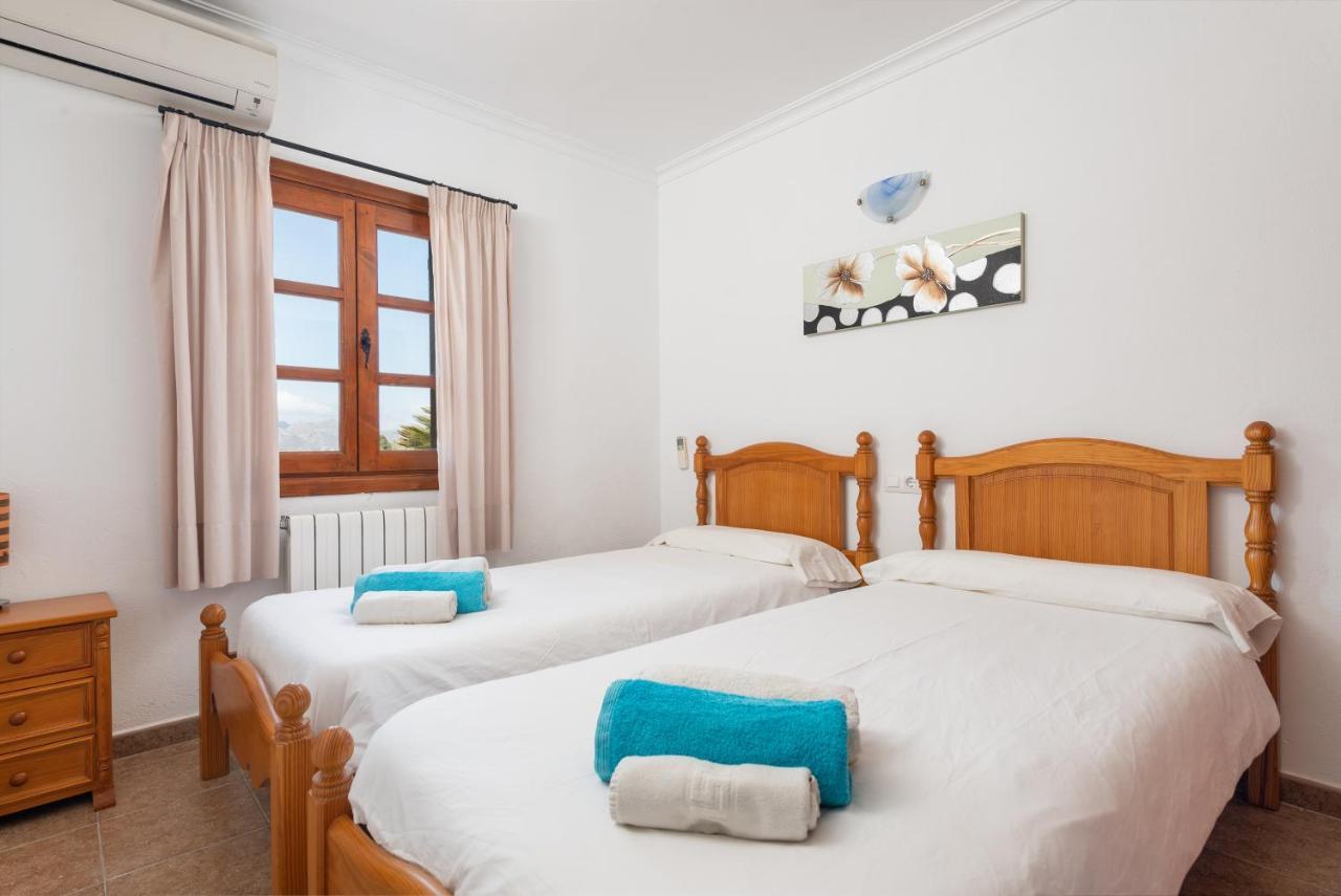Sea Views Villa, Pou D'ambroitx, With Pool And Garden In *
