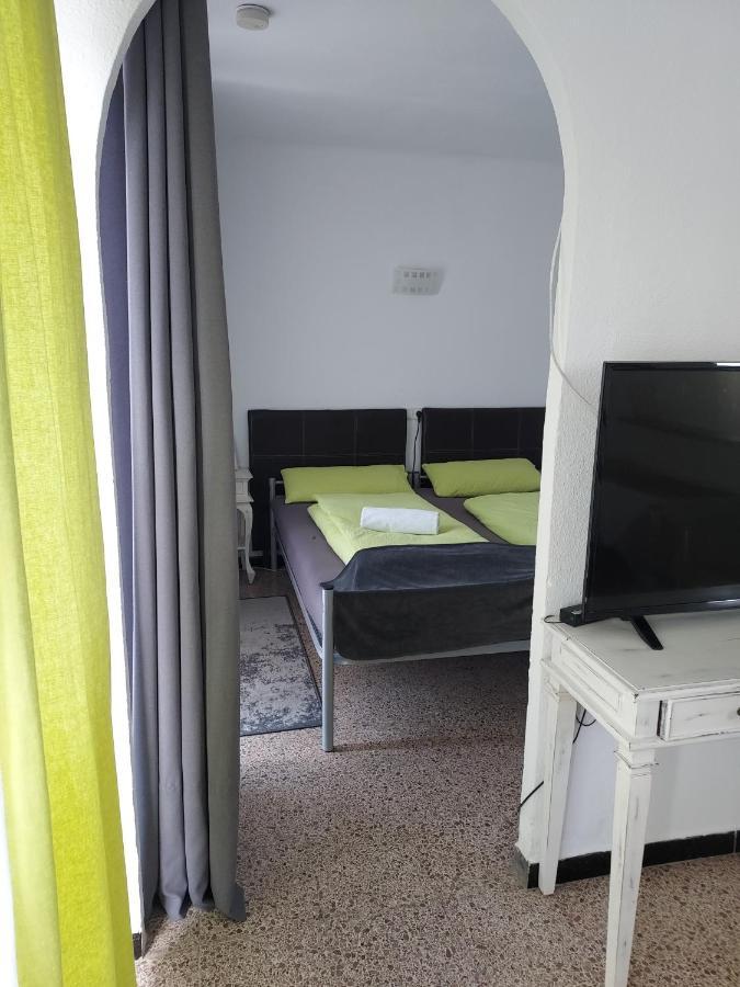 Hostal Residencia Orsi Hostel *