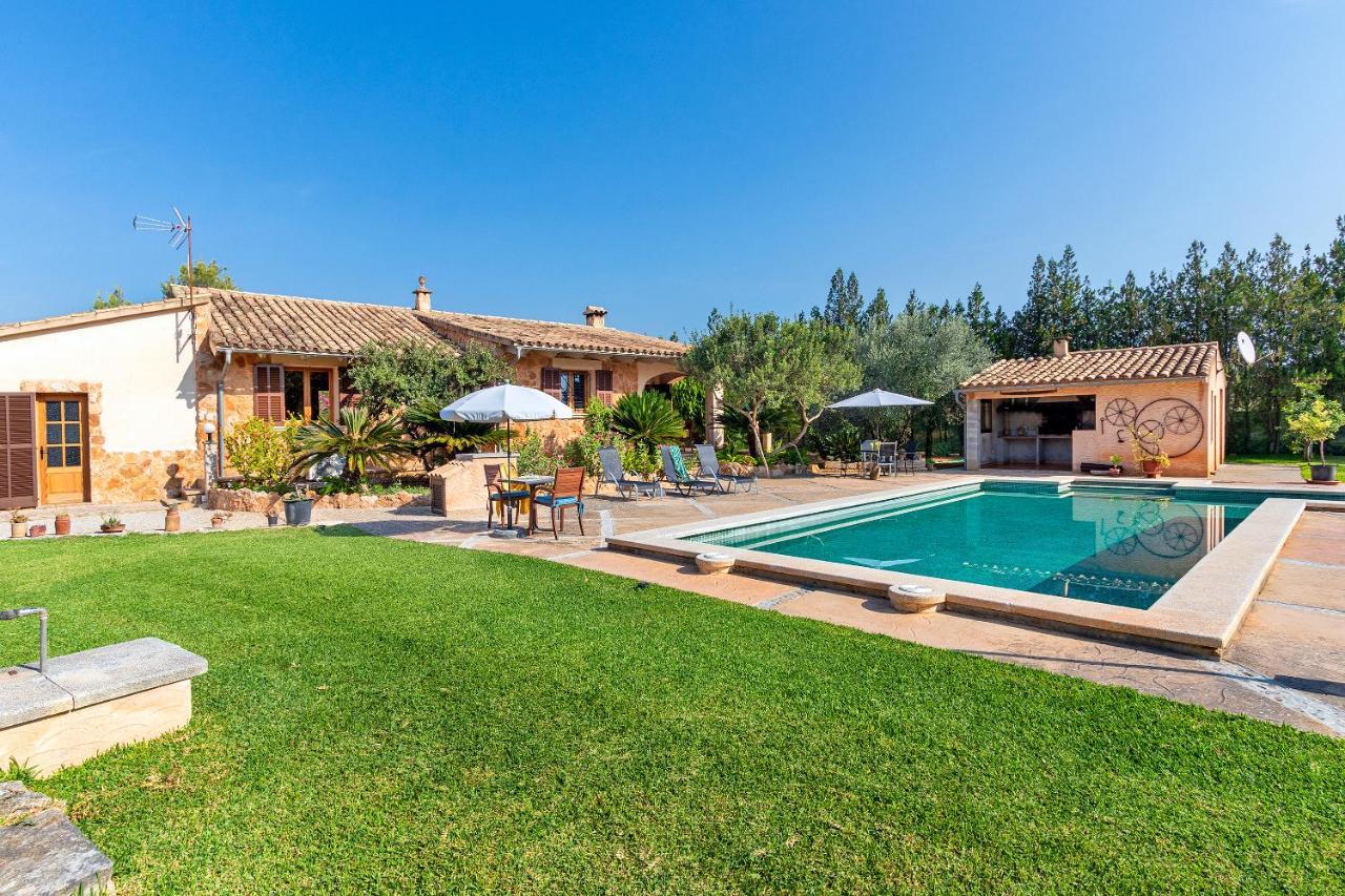 With Amazing Pool In A Beautiful Rural Setting *