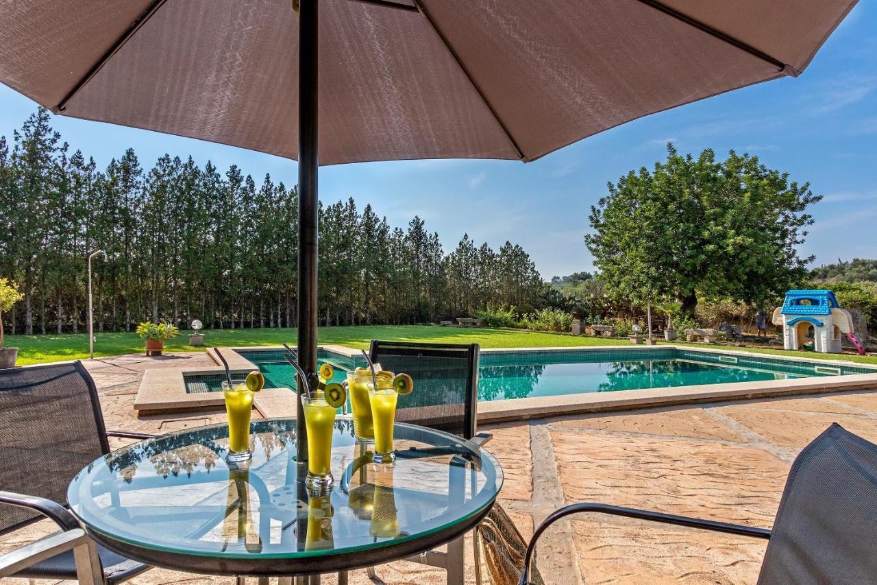 With Amazing Pool In A Beautiful Rural Setting