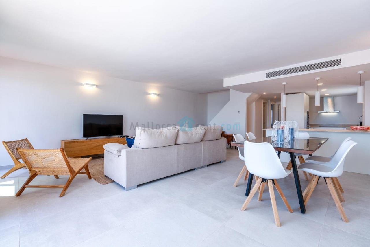 M4R 1 Villa Laura Front Line Beach House Villa *