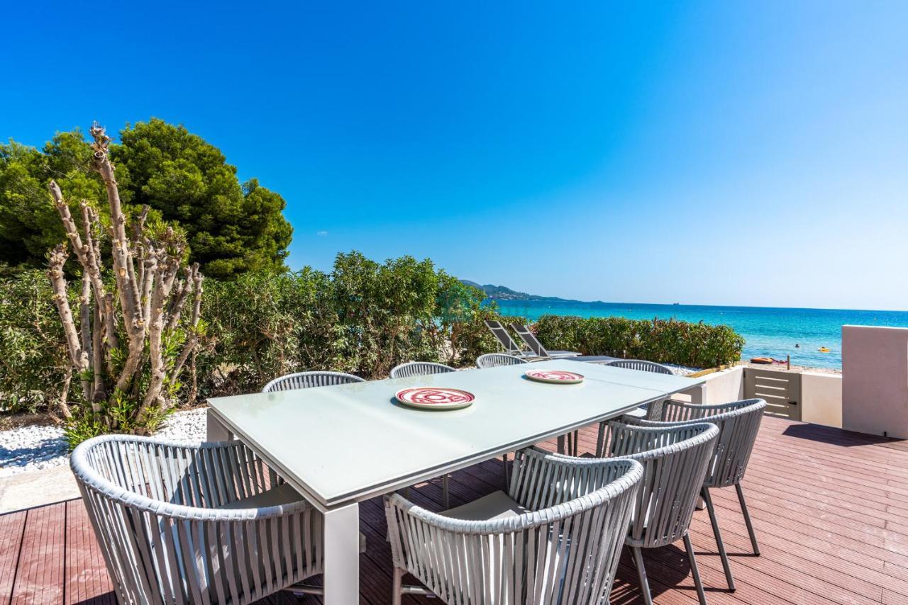 M4R 1 Villa Laura Front Line Beach House Villa