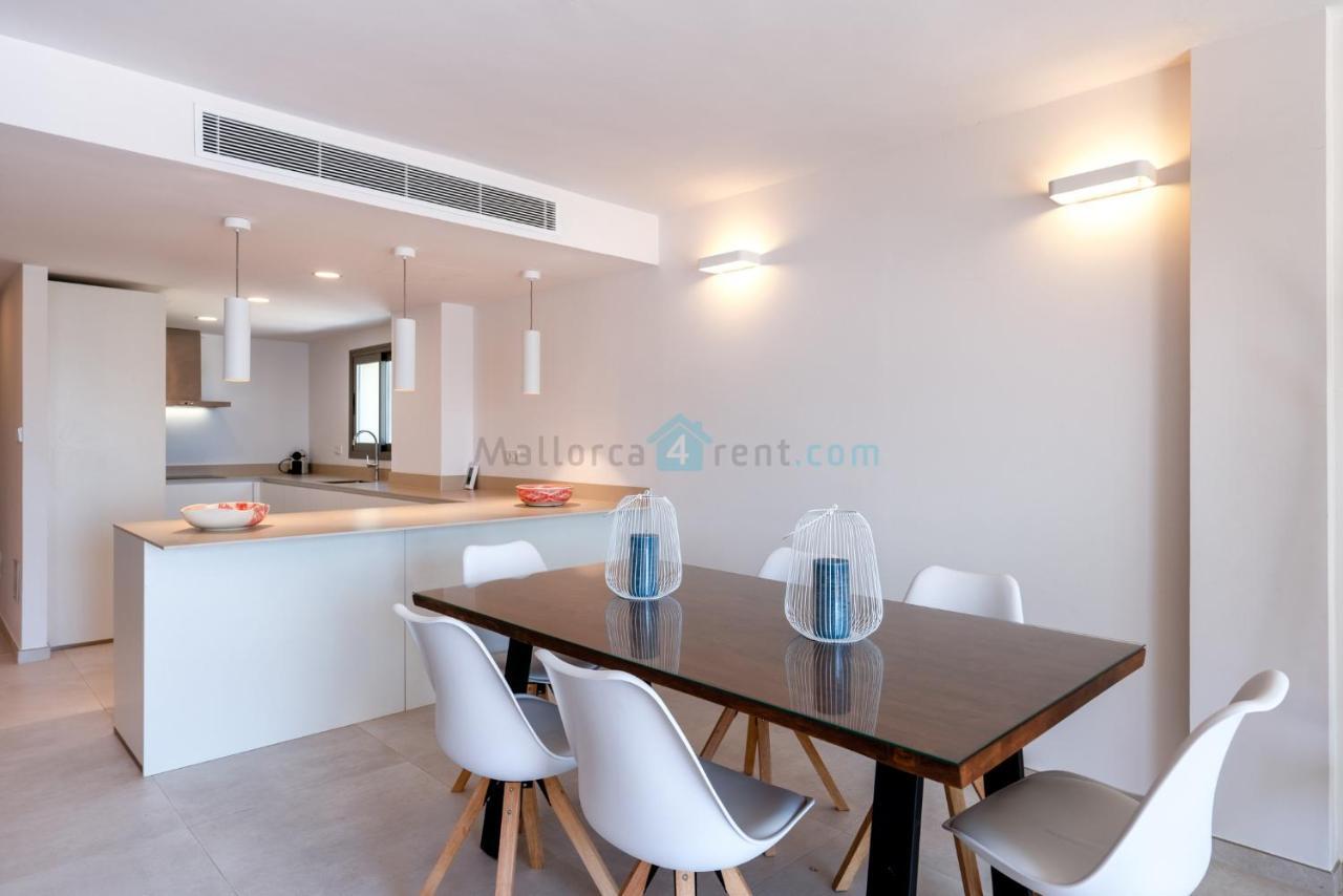 M4R 1 Villa Laura Front Line Beach House *