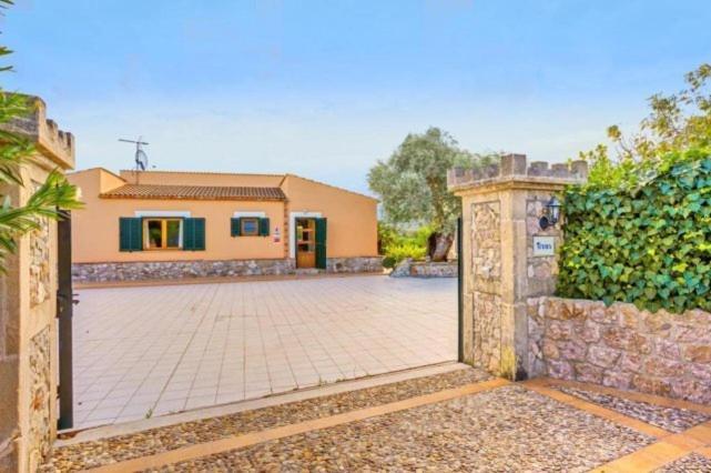Torr Villa *